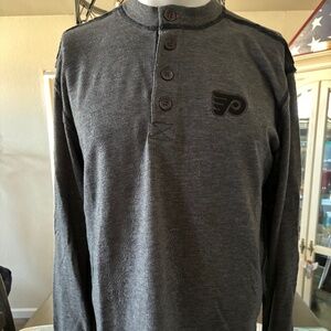 Nice mens medium long sleeve Philadelphia Flyers shirt